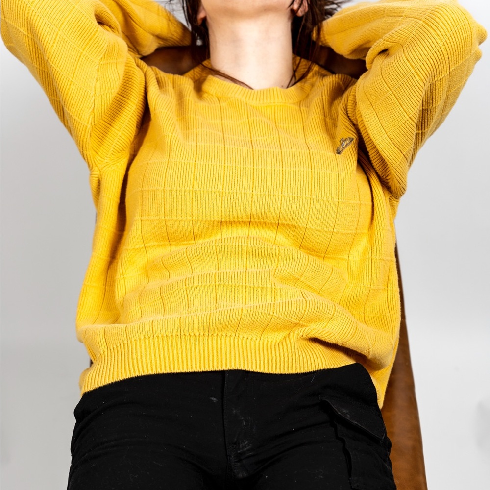 Yellow chunky nit IZOD sweater.